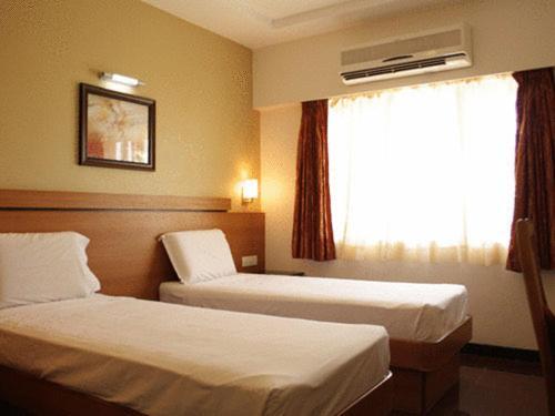 Malles Manotaa Chennai Exterior foto